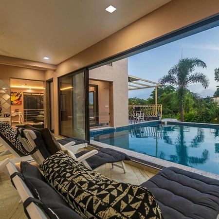 Saffronstays Aura, Alibaug - Luxury Pool Villa With A Game Room And Spacious Lawn Alībāg Εξωτερικό φωτογραφία