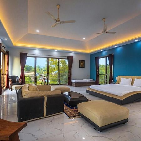 Saffronstays Aura, Alibaug - Luxury Pool Villa With A Game Room And Spacious Lawn Alībāg Εξωτερικό φωτογραφία