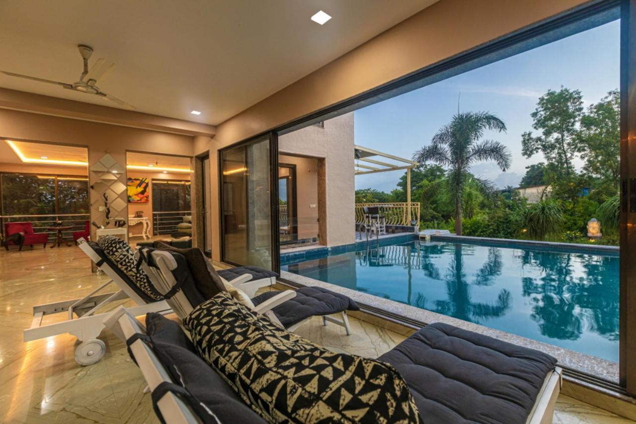 Saffronstays Aura, Alibaug - Luxury Pool Villa With A Game Room And Spacious Lawn Alībāg Εξωτερικό φωτογραφία