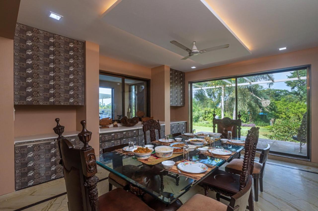 Saffronstays Aura, Alibaug - Luxury Pool Villa With A Game Room And Spacious Lawn Alībāg Εξωτερικό φωτογραφία