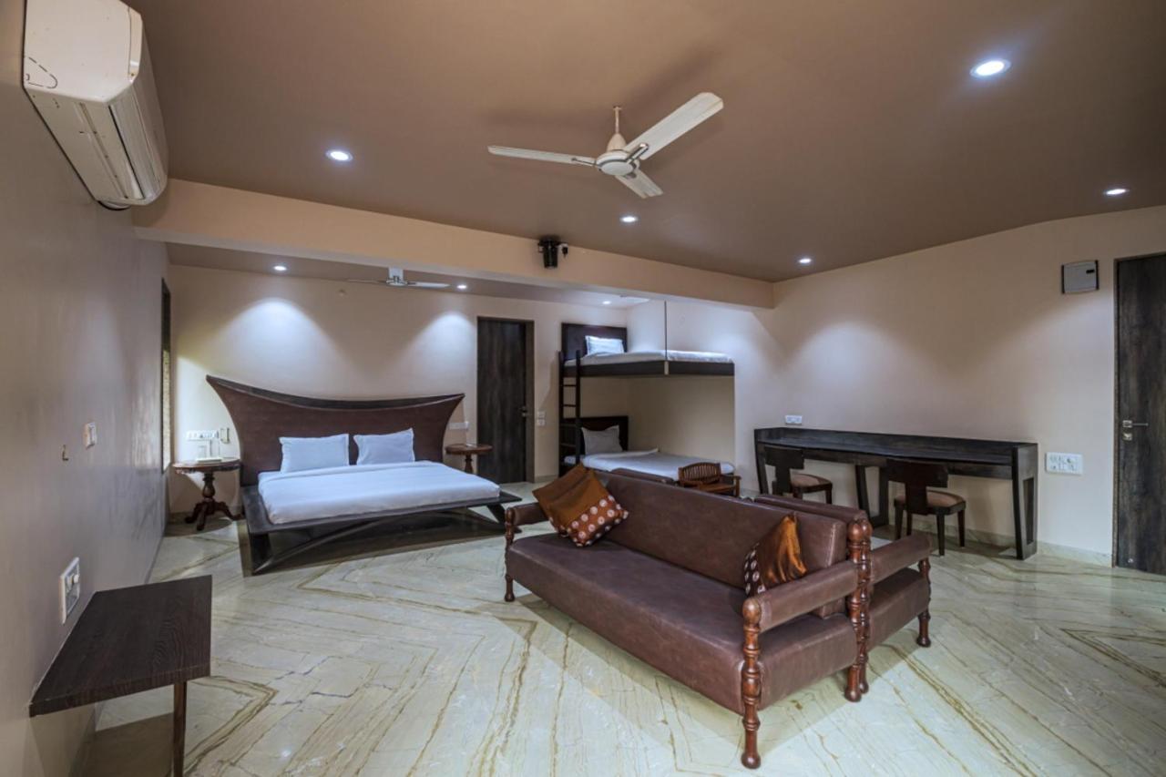 Saffronstays Aura, Alibaug - Luxury Pool Villa With A Game Room And Spacious Lawn Alībāg Εξωτερικό φωτογραφία