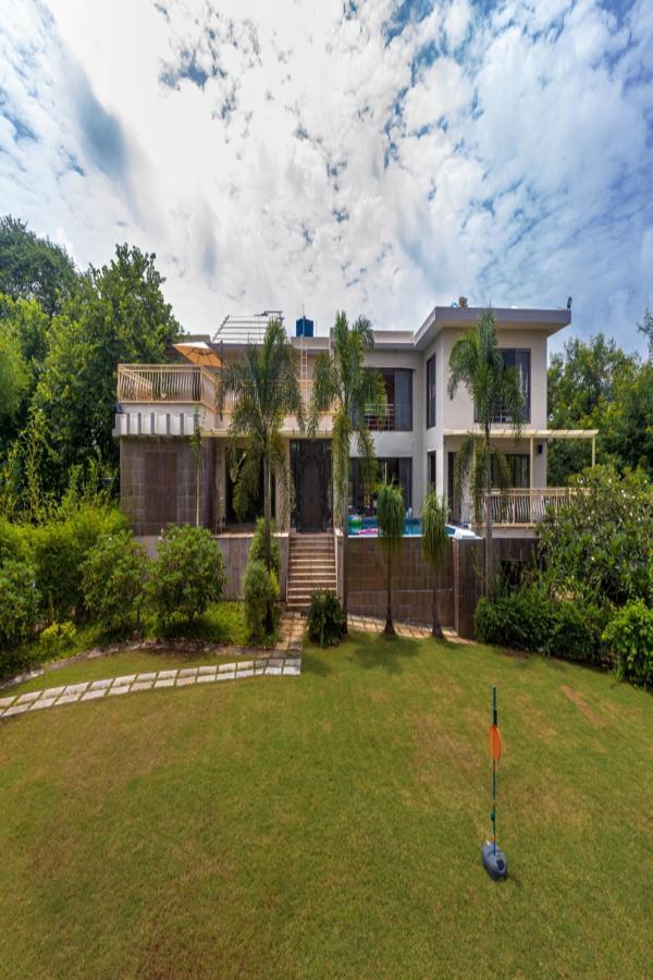 Saffronstays Aura, Alibaug - Luxury Pool Villa With A Game Room And Spacious Lawn Alībāg Εξωτερικό φωτογραφία